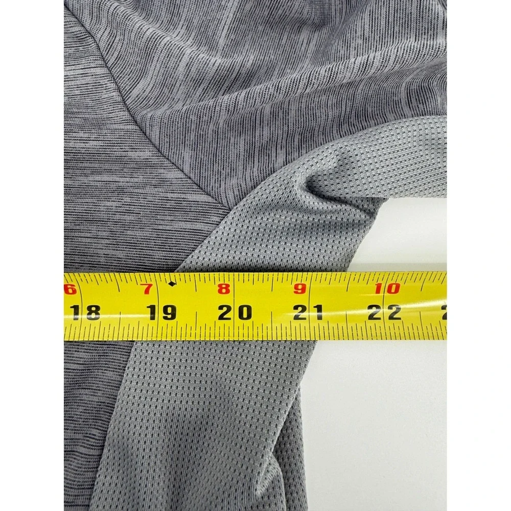 The North Face FlashDry Performance T-Shirt Large Polyester Grey Heathered Tee